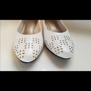Vintage Selby laser cut golden heel flats